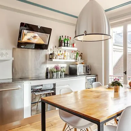 Lovely Montmartre - View Sacre Coeur Appartement Parijs
