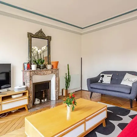 Appartement Lovely Montmartre - View Sacre Coeur Parijs
